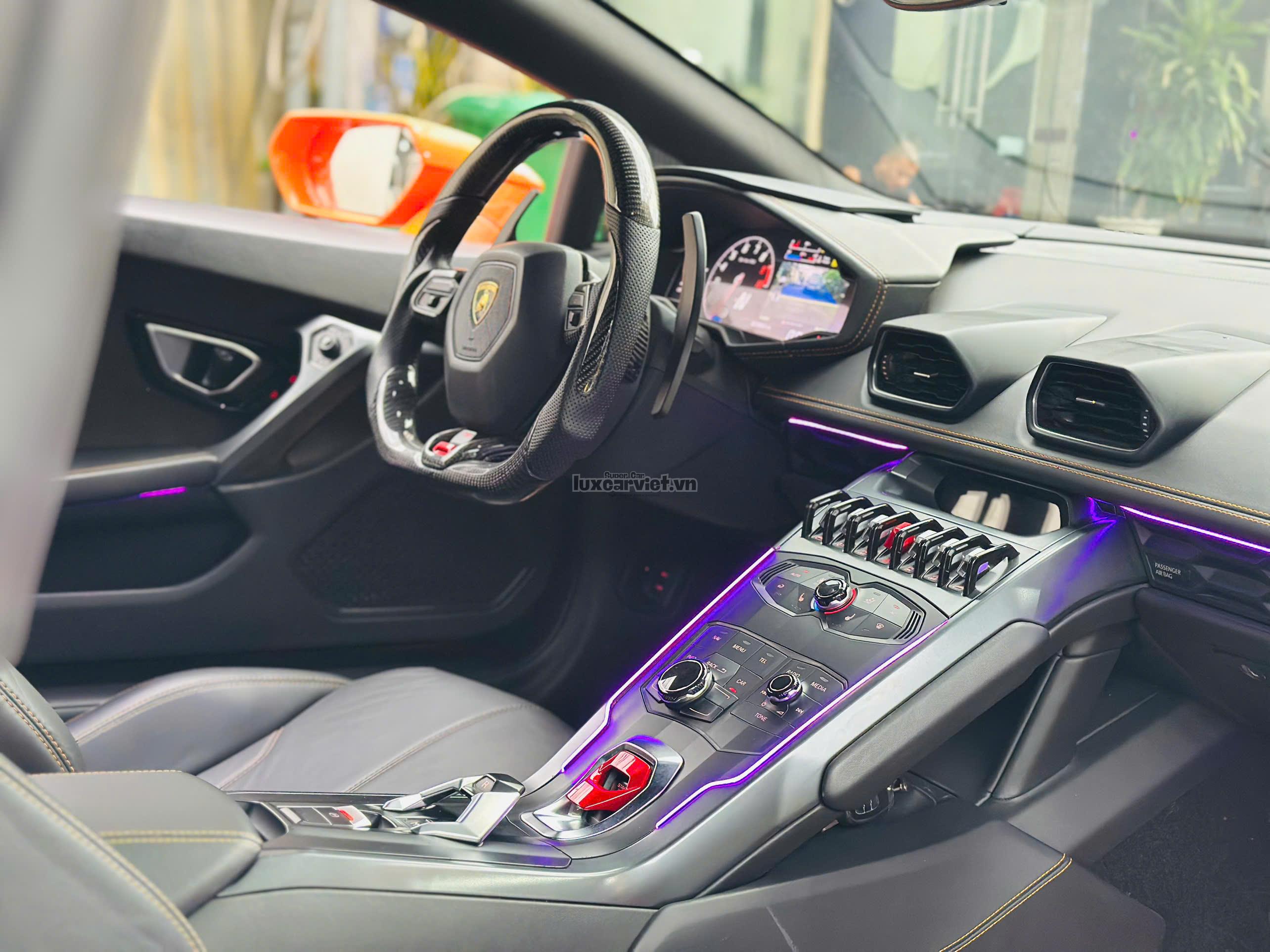 Cho Thuê Siêu Xe Lamborghini Huracan Màu Đỏ Tại Hồ Chí Minh