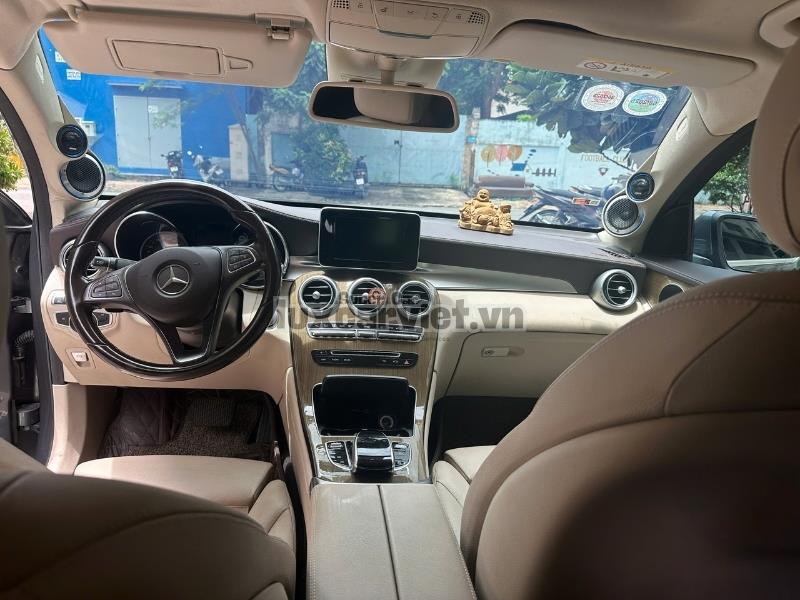 Thuê Xe Mercedes GLC 300 5 Chỗ Có Tài Xế Tại TP.HCM