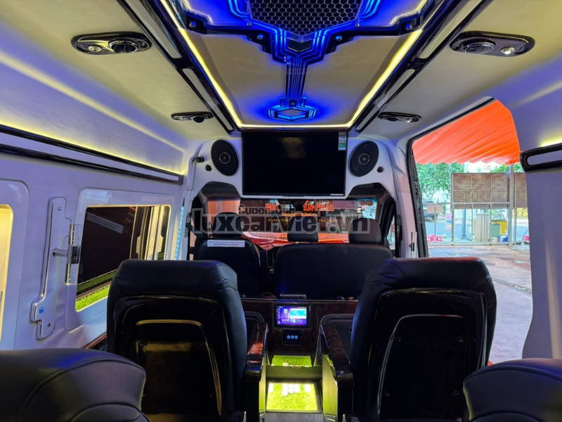 Thuê Hyundai Solati Limousine 9 Chỗ Màu Đen Có Tài Tại Quy Nhơn