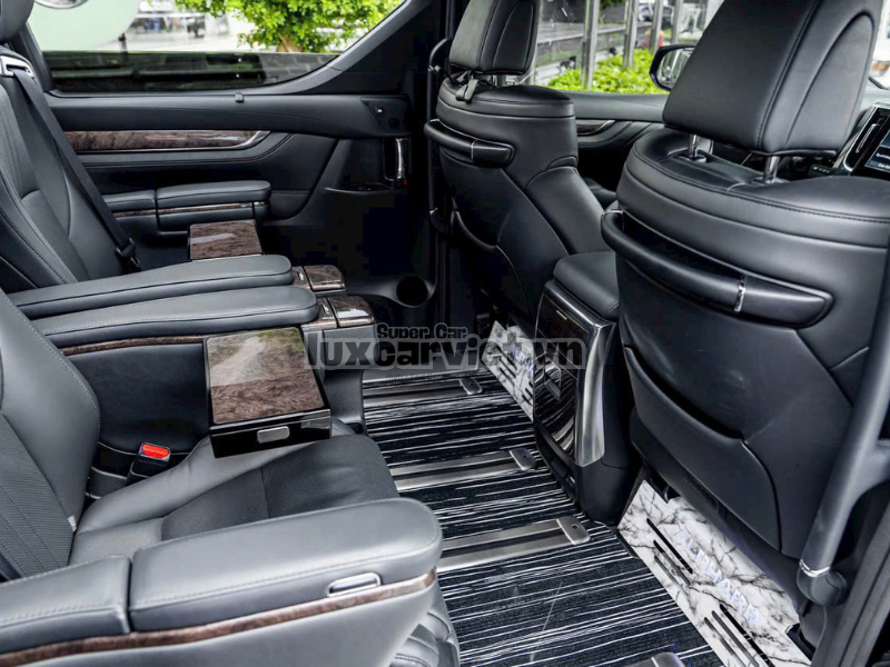 Thuê Xe Toyota Alphard 7 Chỗ Có Tài Xế Tại TP.HCM