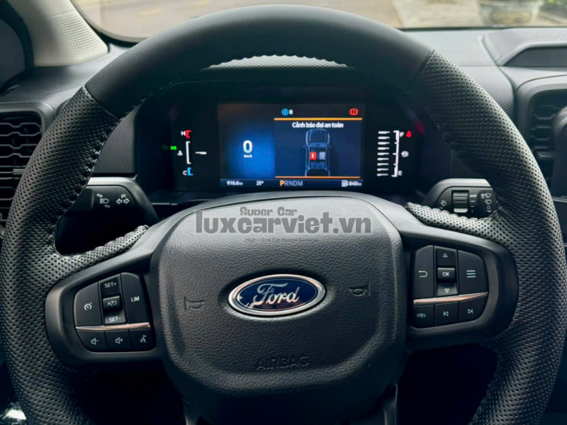 Thuê Xe Ford Ranger 5 Chỗ Màu Đen Tự Lái Hoặc Có Tài Tại Quy Nhơn