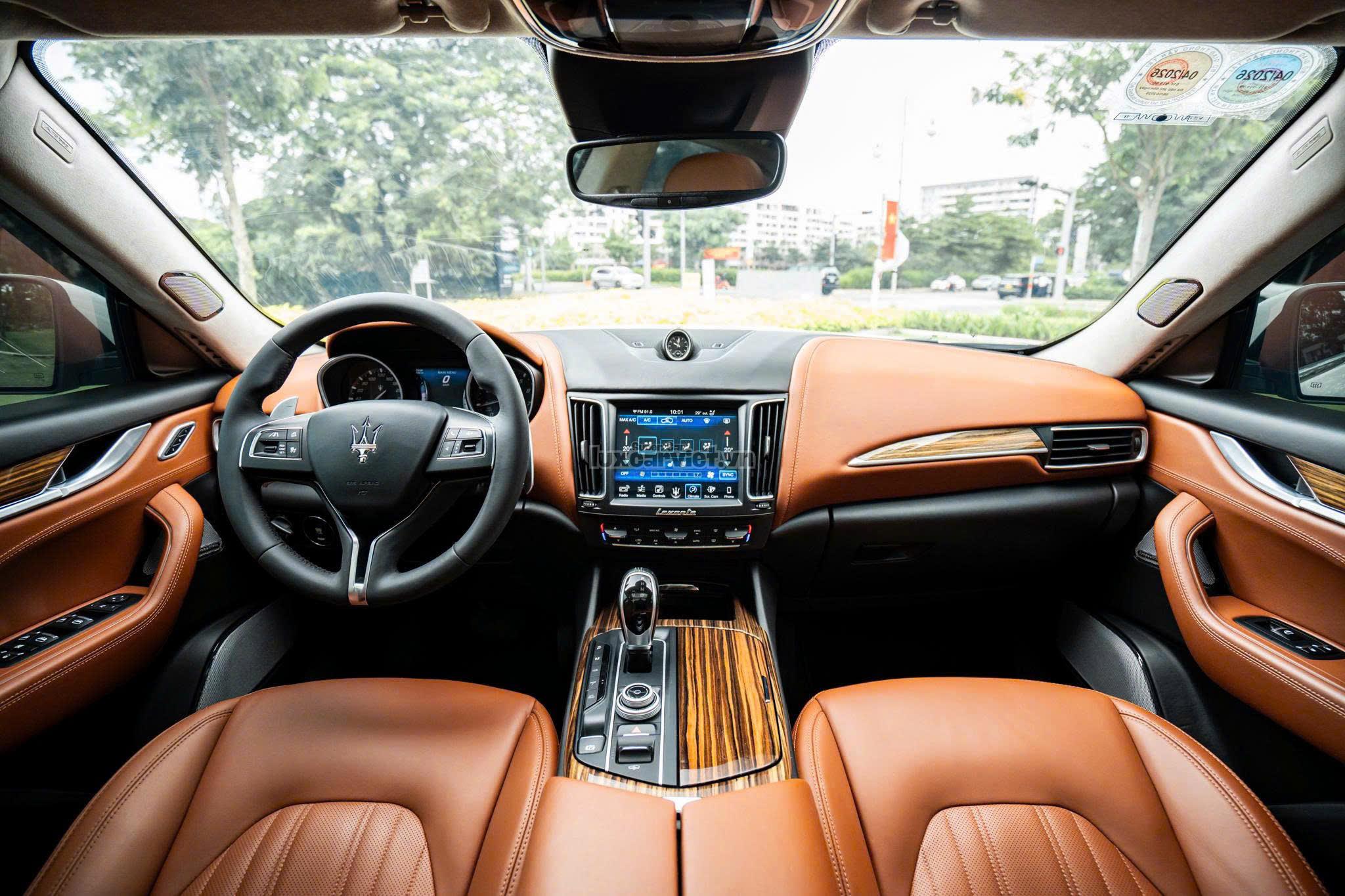 Thuê Xe Maserati Levante 5 Chỗ Tại TP.HCM