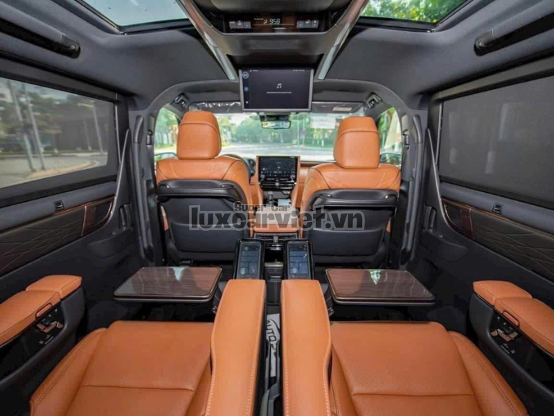 Thuê Xe Toyota Alphard 7 Chỗ Tại TP.HCM