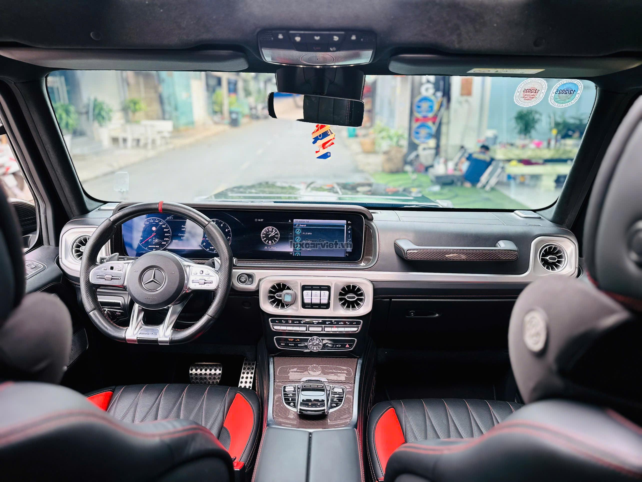 Cho Thuê Xe Mercedes G63 Brabus 5 Chỗ Màu Đen Tại TP.Hồ Chí Minh