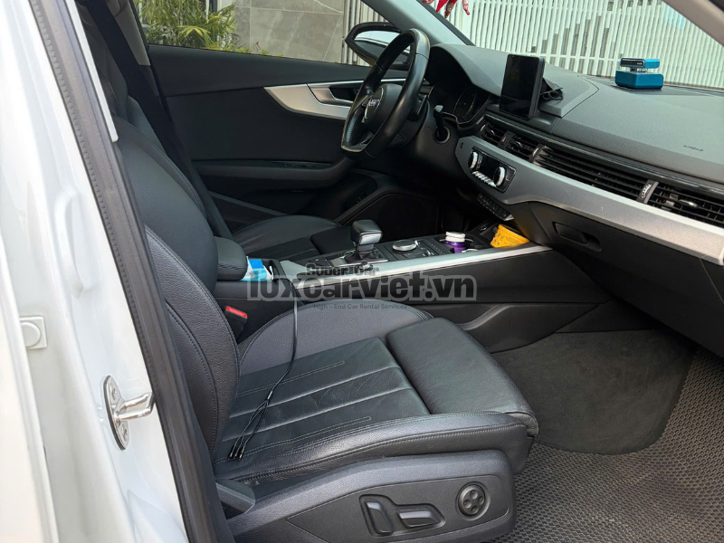 Cho Thuê Xe Audi A4 Màu Trắng Có Tài Xế & Tự Lái Tại TP.HCM