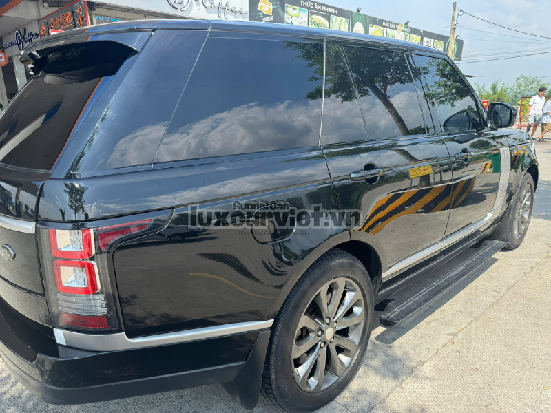 Thuê Xe Range Rover 5 Chỗ Màu Đen Tại TP.HCM