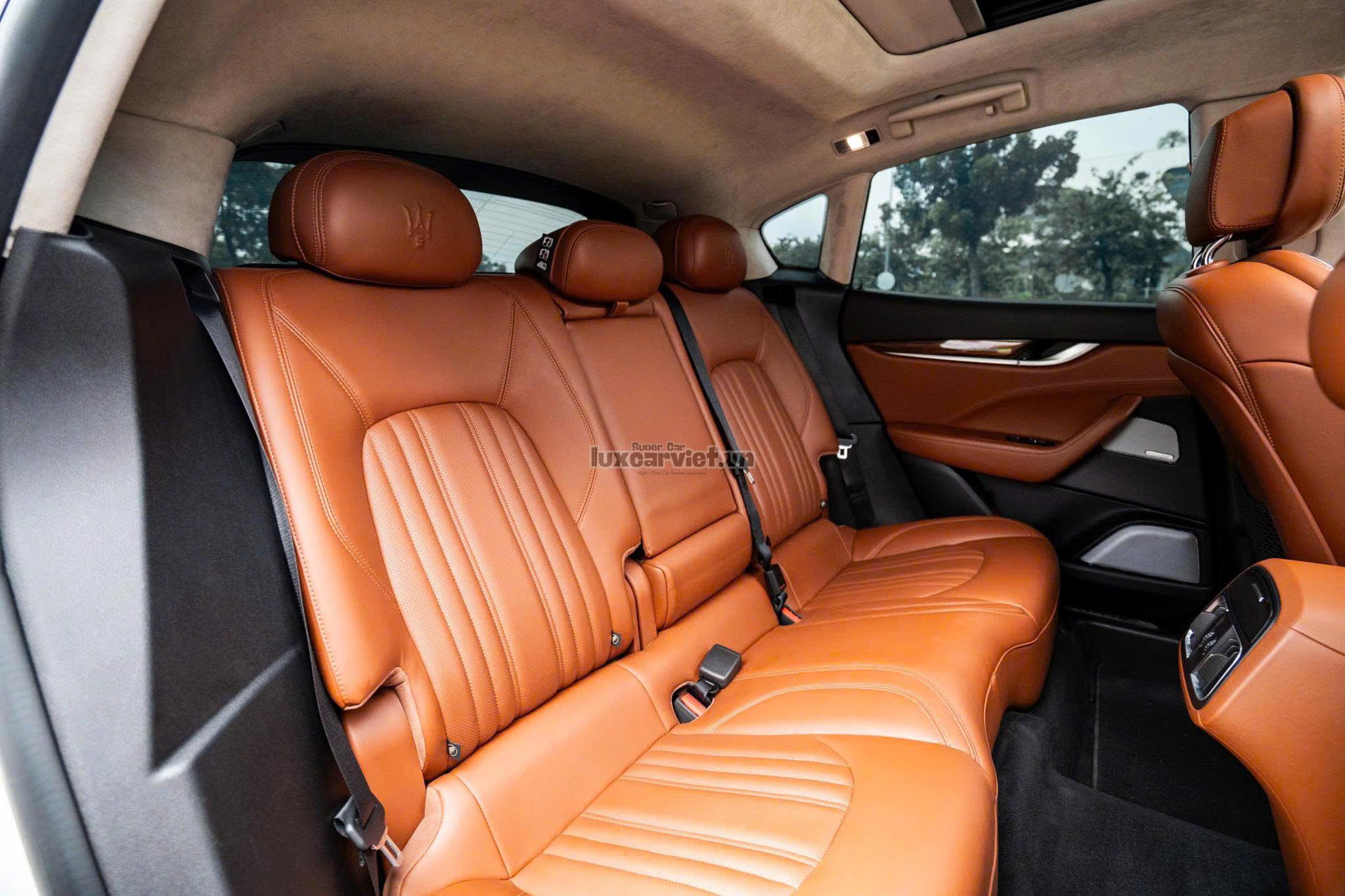Thuê Xe Maserati Levante 5 Chỗ Tại TP.HCM