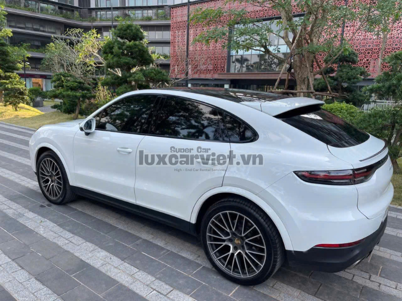 Cho Thuê Siêu Xe Porsche Cayenne 5 Chỗ Tại TP.HCM