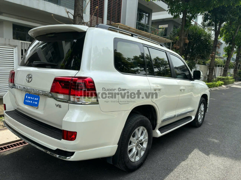 Thuê Xe Land Cruiser 7 Chỗ Có Tài Hoặc Tự Lái Tại TP.HCM