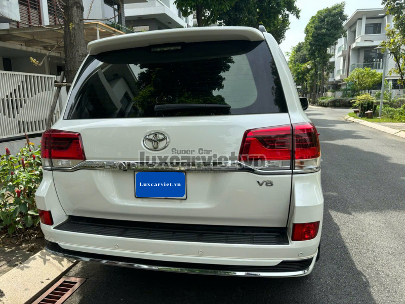 Thuê Xe Land Cruiser 7 Chỗ Có Tài Hoặc Tự Lái Tại TP.HCM