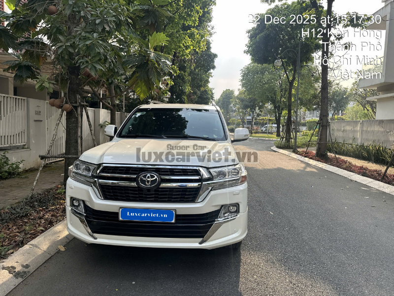 Thuê Xe Land Cruiser 7 Chỗ Có Tài Hoặc Tự Lái Tại TP.HCM