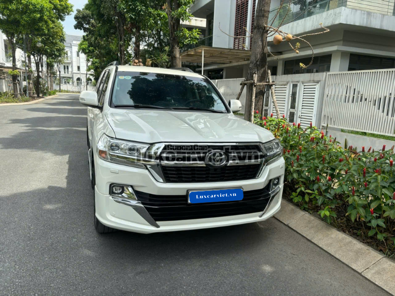 Thuê Xe Land Cruiser 7 Chỗ Có Tài Hoặc Tự Lái Tại TP.HCM
