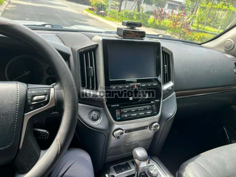 Thuê Xe Land Cruiser 7 Chỗ Có Tài Hoặc Tự Lái Tại TP.HCM