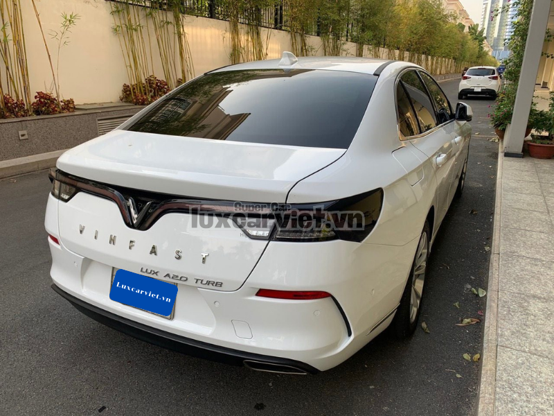 Thuê Xe Tự Lái VinFast Lux A2.0 5 Chỗ Màu Trắng Tại Quy Nhơn