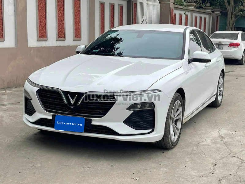 Thuê Xe Tự Lái VinFast Lux A2.0 5 Chỗ Màu Trắng Tại Quy Nhơn