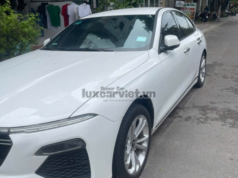 Thuê Xe Tự Lái VinFast Lux A2.0 5 Chỗ Màu Trắng Tại Quy Nhơn