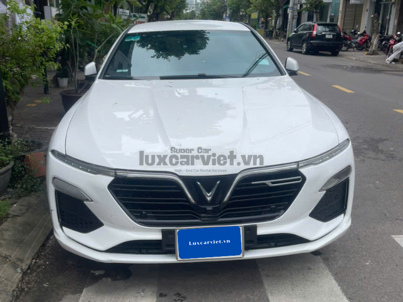 Thuê Xe Tự Lái VinFast Lux A2.0 5 Chỗ Màu Trắng Tại Quy Nhơn