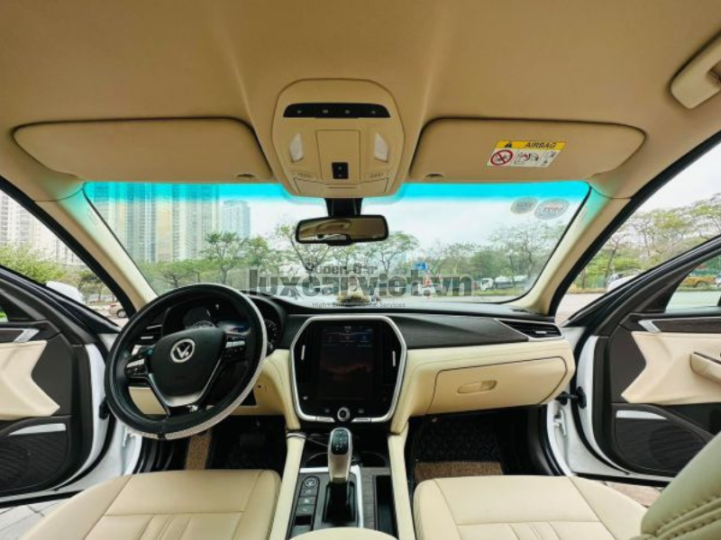 Thuê Xe Tự Lái VinFast Lux A2.0 5 Chỗ Màu Trắng Tại Quy Nhơn