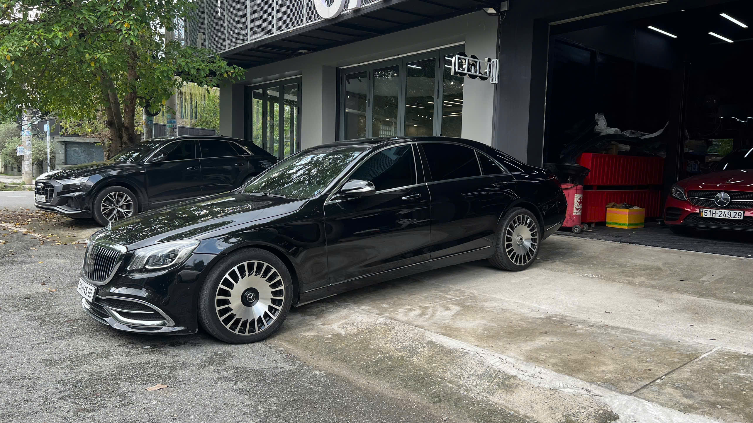 Thuê Xe Mercedes S500 4 Chỗ Có Tài Hoặc Tự Lái Tại Hồ Chí Minh