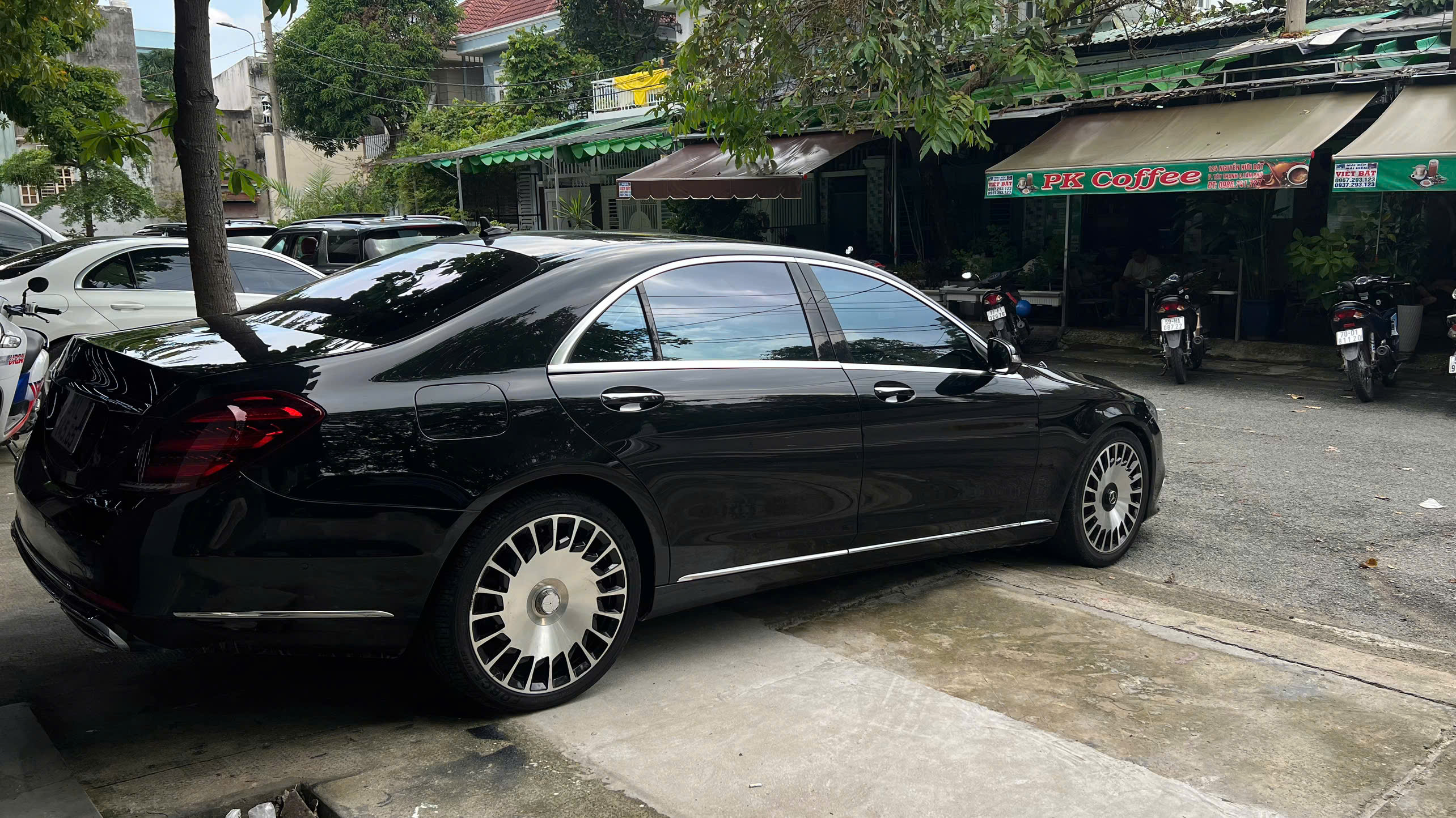Thuê Xe Mercedes S500 4 Chỗ Có Tài Hoặc Tự Lái Tại Hồ Chí Minh
