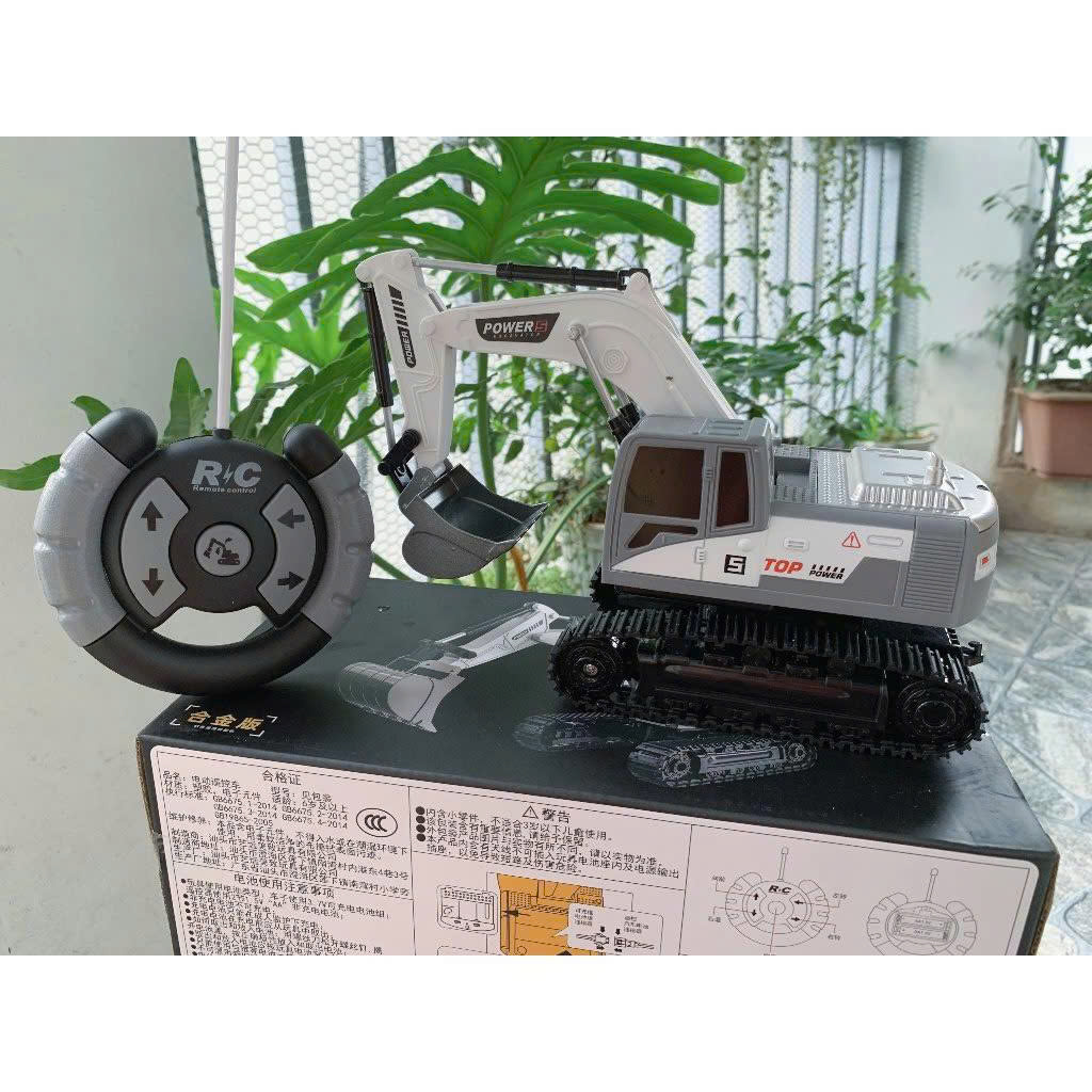 Máy xúc điều khiển đen
