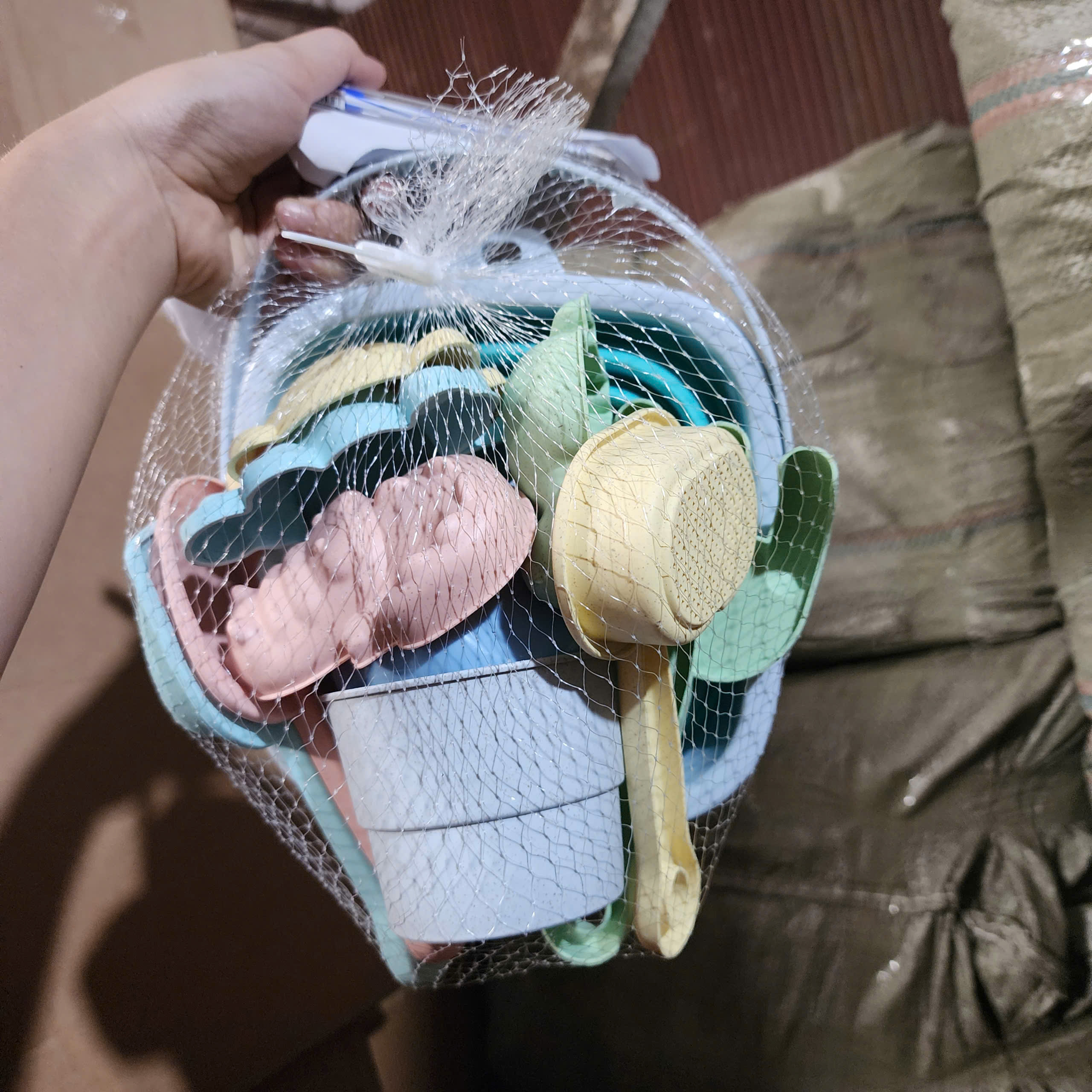 Đồ chơi xúc cát thùng gập
