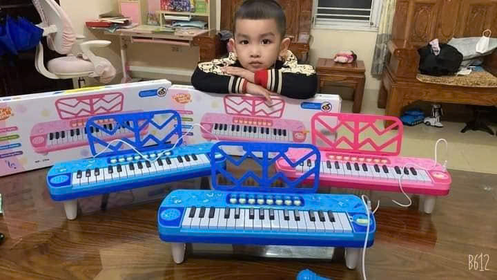 Đàn 32 phím xanh, hồng