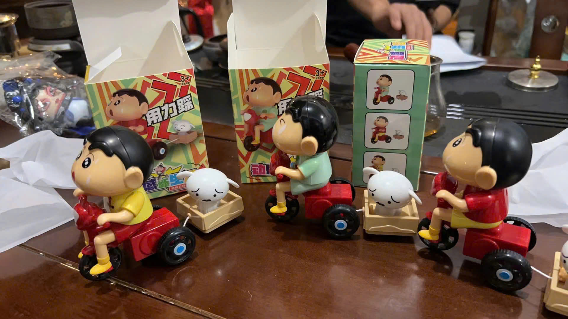 Shin đạp xe kéo theo thú cưng