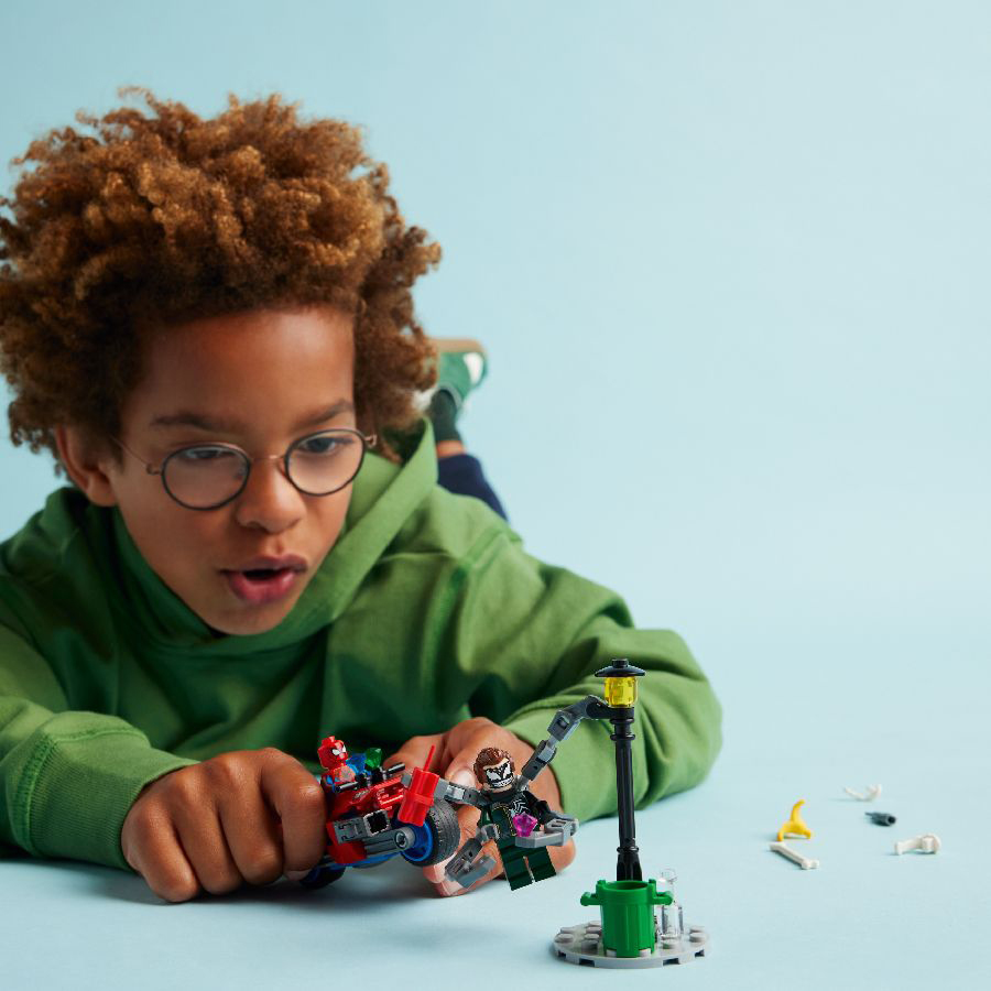 Đồ Chơi Lắp Ráp Lego Người Nhện Đối Đầu Tiến Sĩ OCK 76275