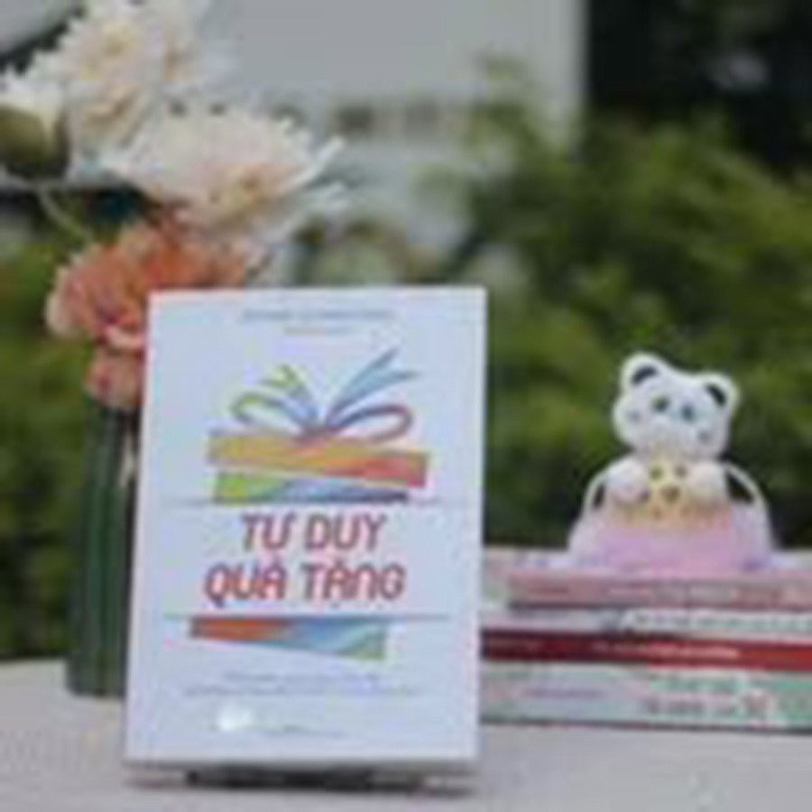 Tư Duy Quà Tặng - Mở 12 Món Quà Của Cuộc Đời Để Sống Có Mục Đích, Kết Nới Và Cống Hiến