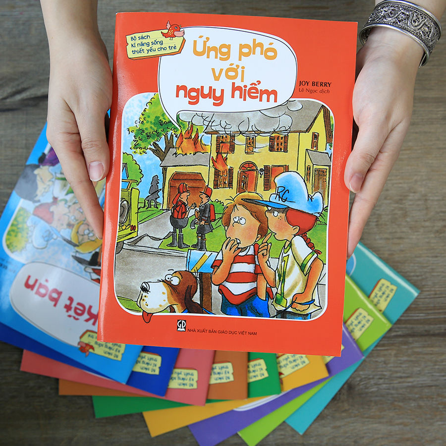 Bộ Sách Kỹ Năng Sống Thiết Yếu Cho Trẻ - Ứng Phó Với Nguy Hiểm