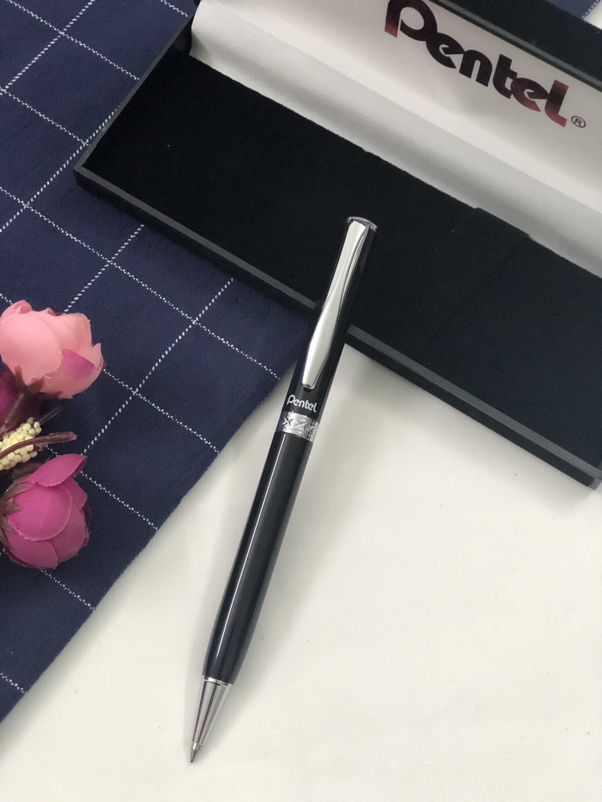 Bút Ký Cao Cấp Pentel B811 Nét 0.8mm Màu Đen