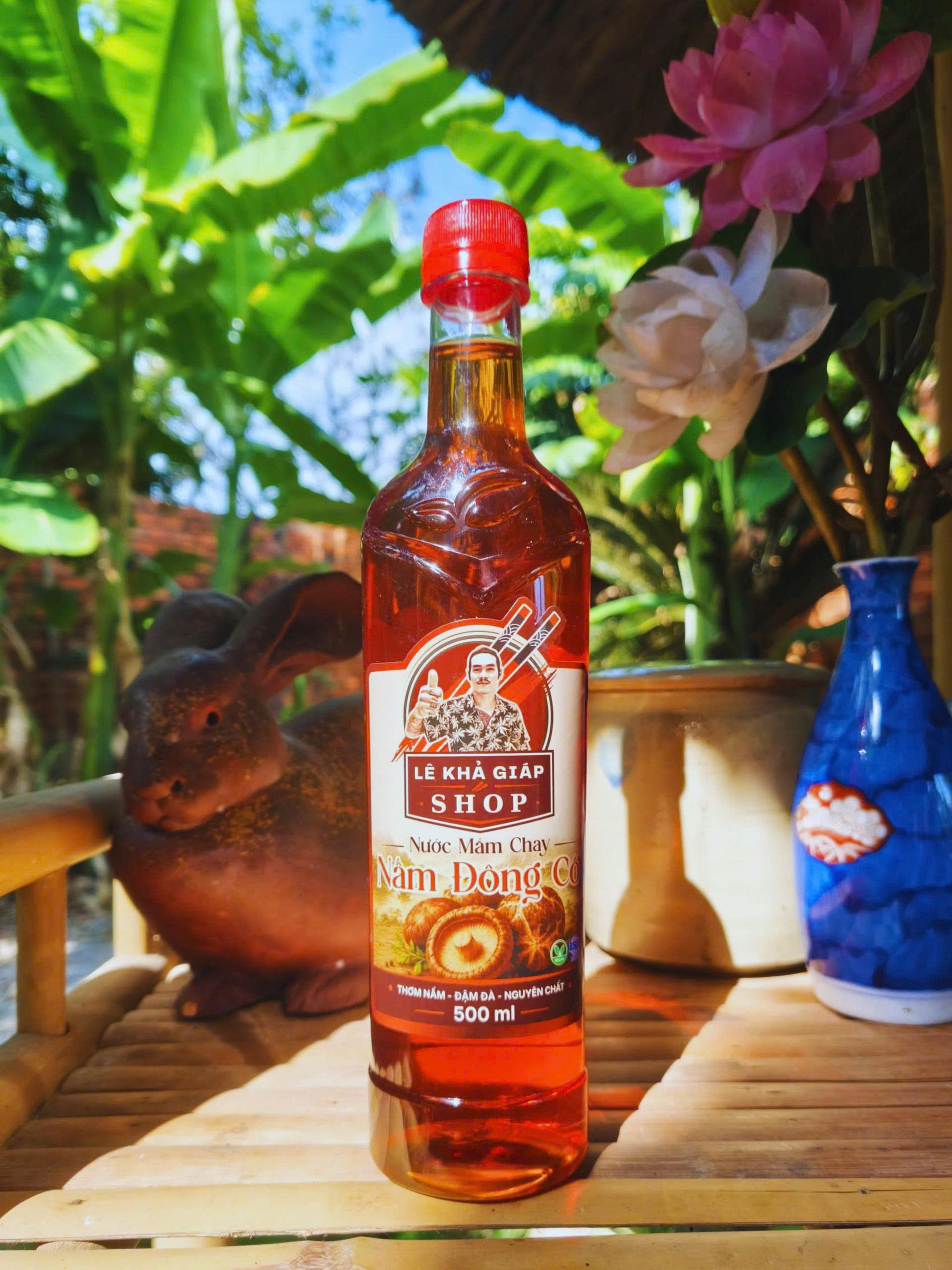 Nước mắm chay - Nấm Đông Cô - Thơm nấm, đậm đà, nguyên chất - chai 500ml.