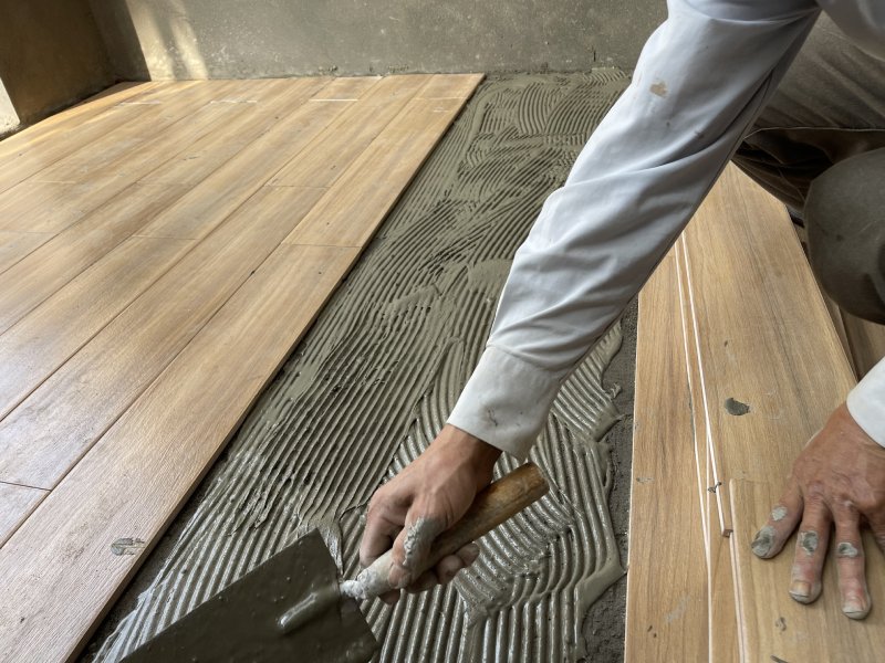 Vì sao cần tuân thủ quy trình ốp lát keo dán gạch C1 SHK?