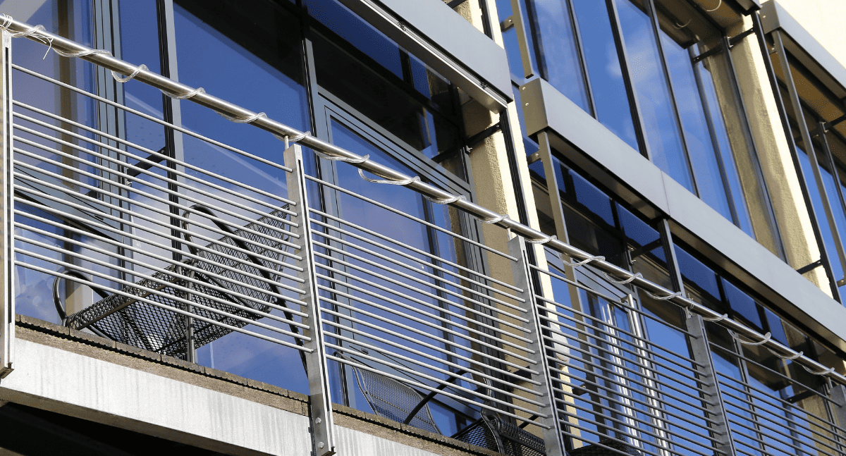 Lan can ngoài trời đã hoàn thành