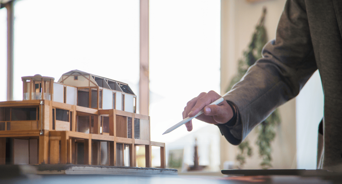 Kiên trúc sư đang thiết kế toà nhà bằng BIM