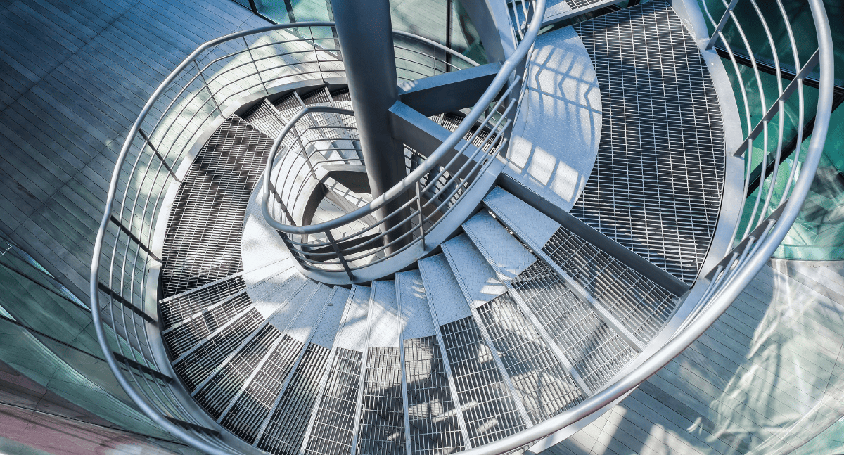 Khi nào nên dùng cầu thang thép