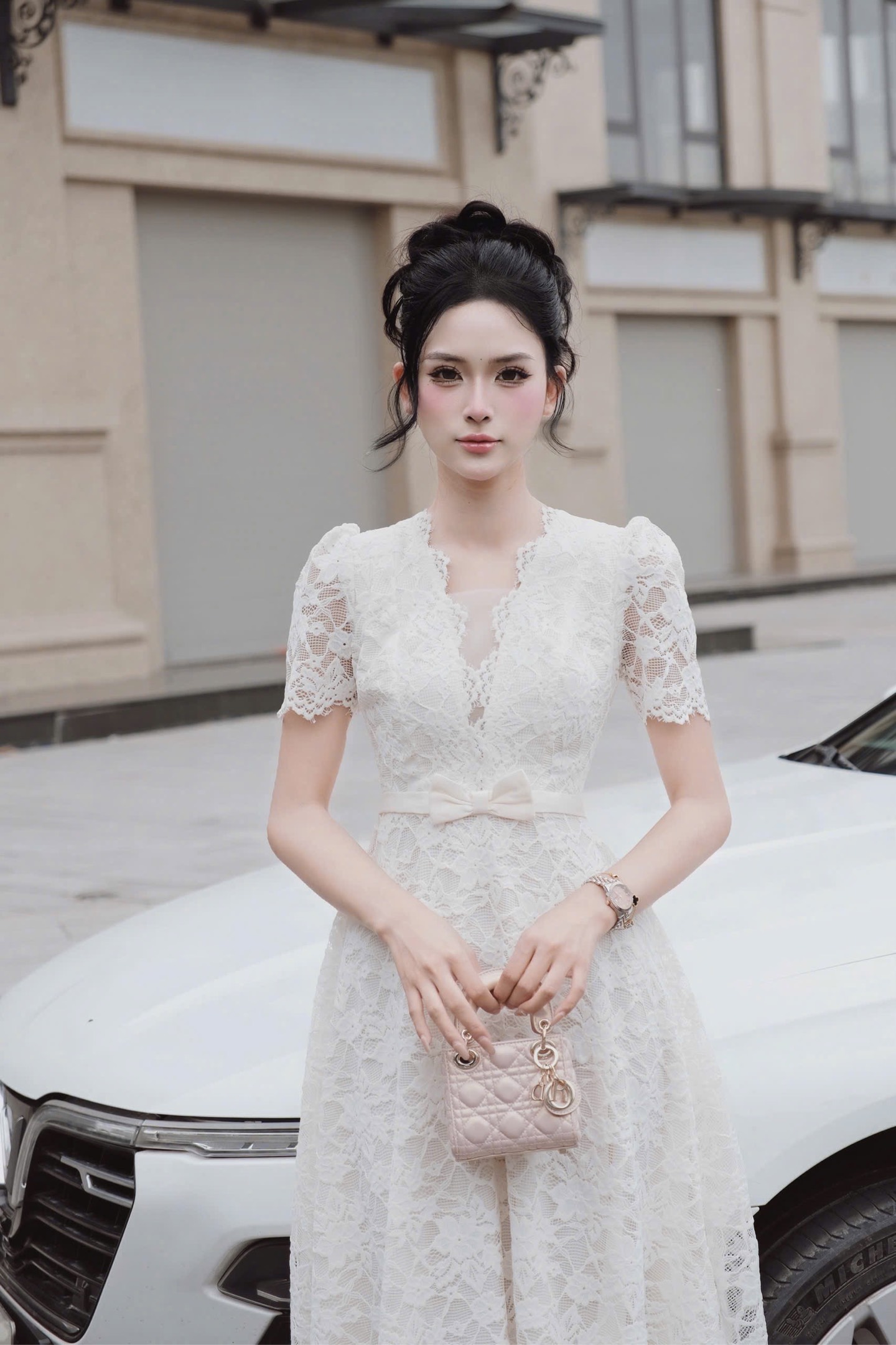 Đầm thiết kế cổ V ren thắt eo nơ cao cấp