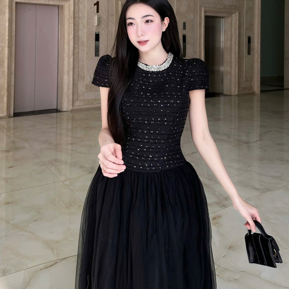 Đầm thiết kế dạ cổ tròn đính đá dáng dài phối tơ