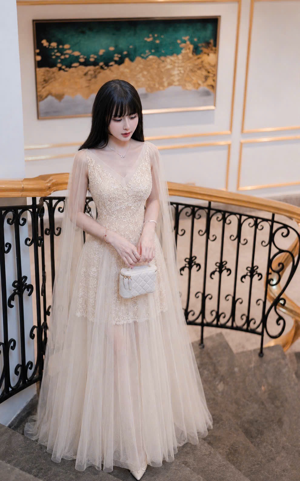Đầm thiết kế ren tay rũ voan dáng dài