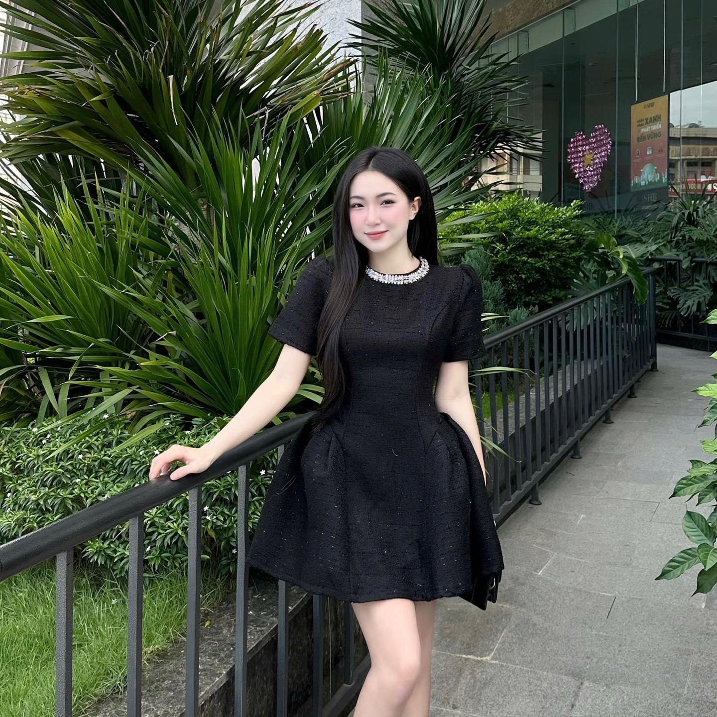 Đầm dạ cổ tròn xoè sang trọng dáng ngắn