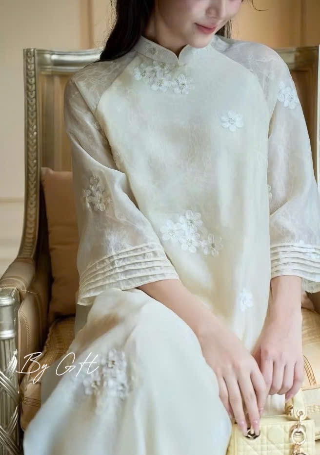 Áo dài truyền thống tay viền thêu hoa