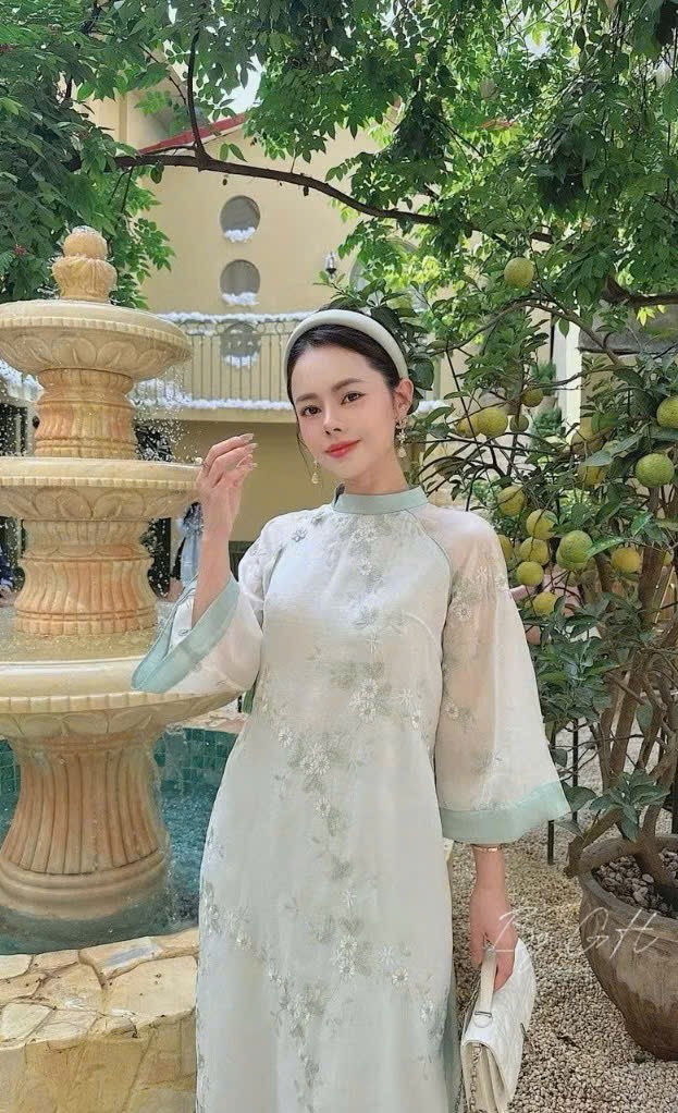 Áo dài voan tơ thêu xanh ngọc