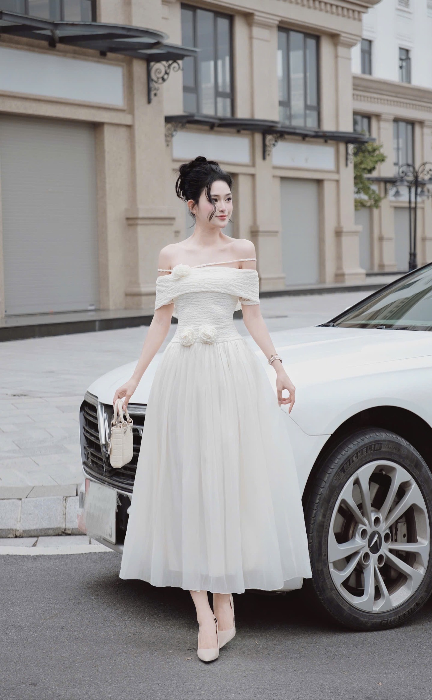 Đầm thiết kế trễ vai xoè bồng
