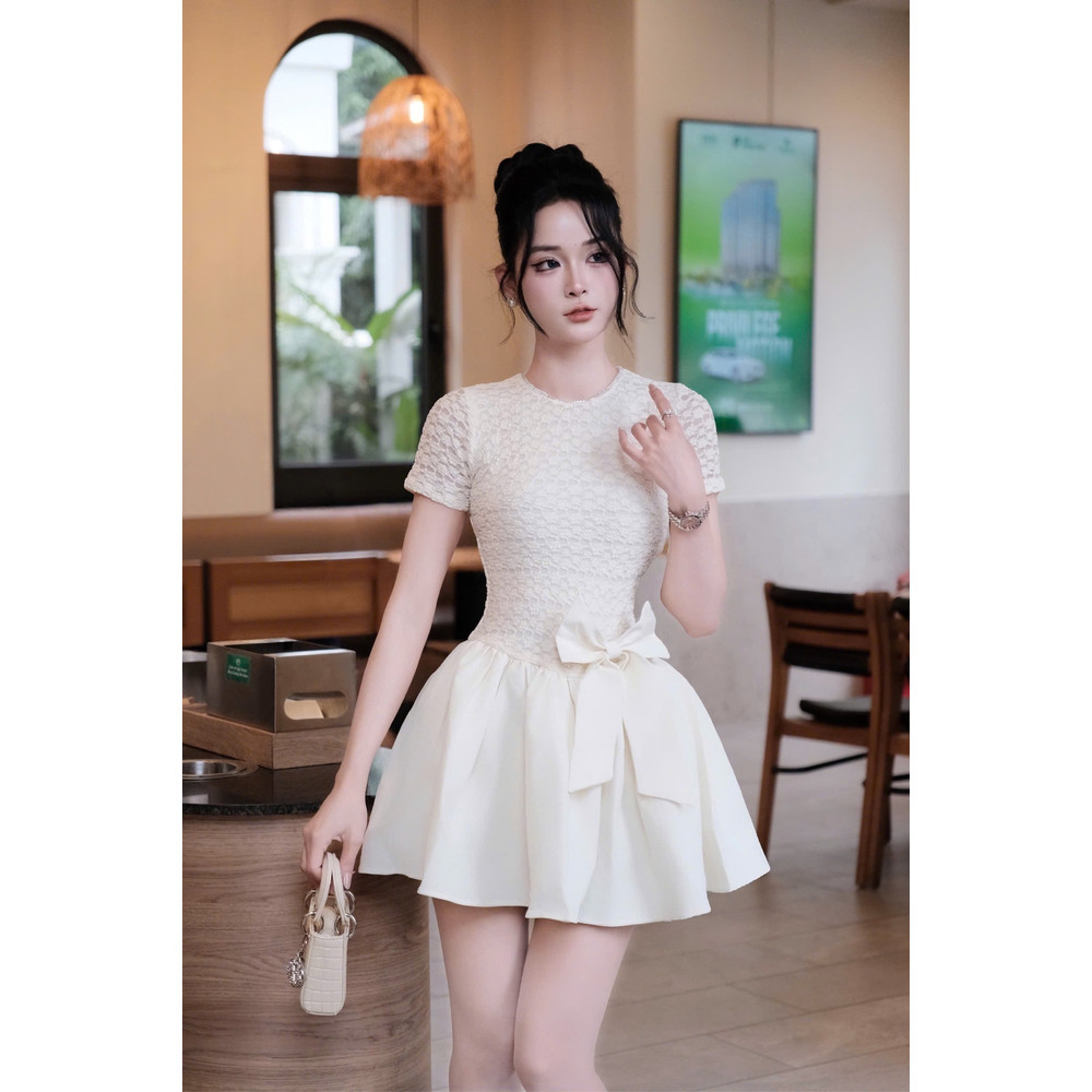 Đầm thiết kế ôm cổ tròn chân bồng dễ thương
