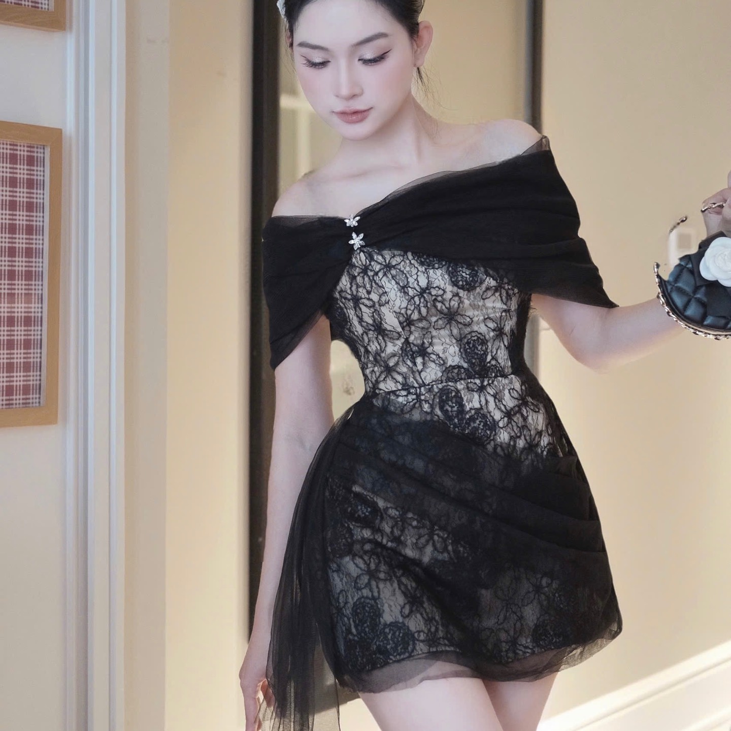 Đầm trễ vai phối voan chữ A phối ren lông