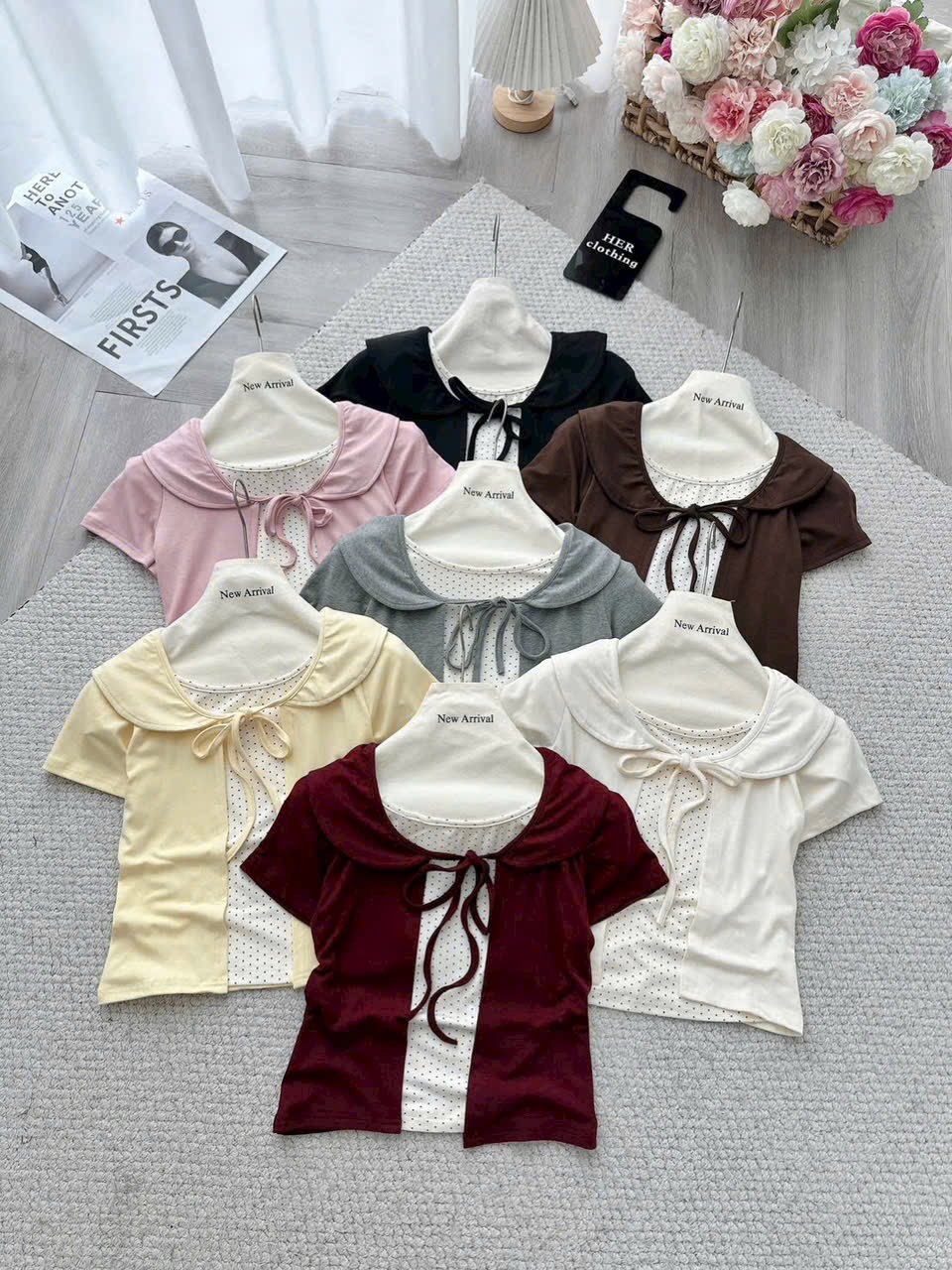 Áo kiểu cổ sen phối chấm bi