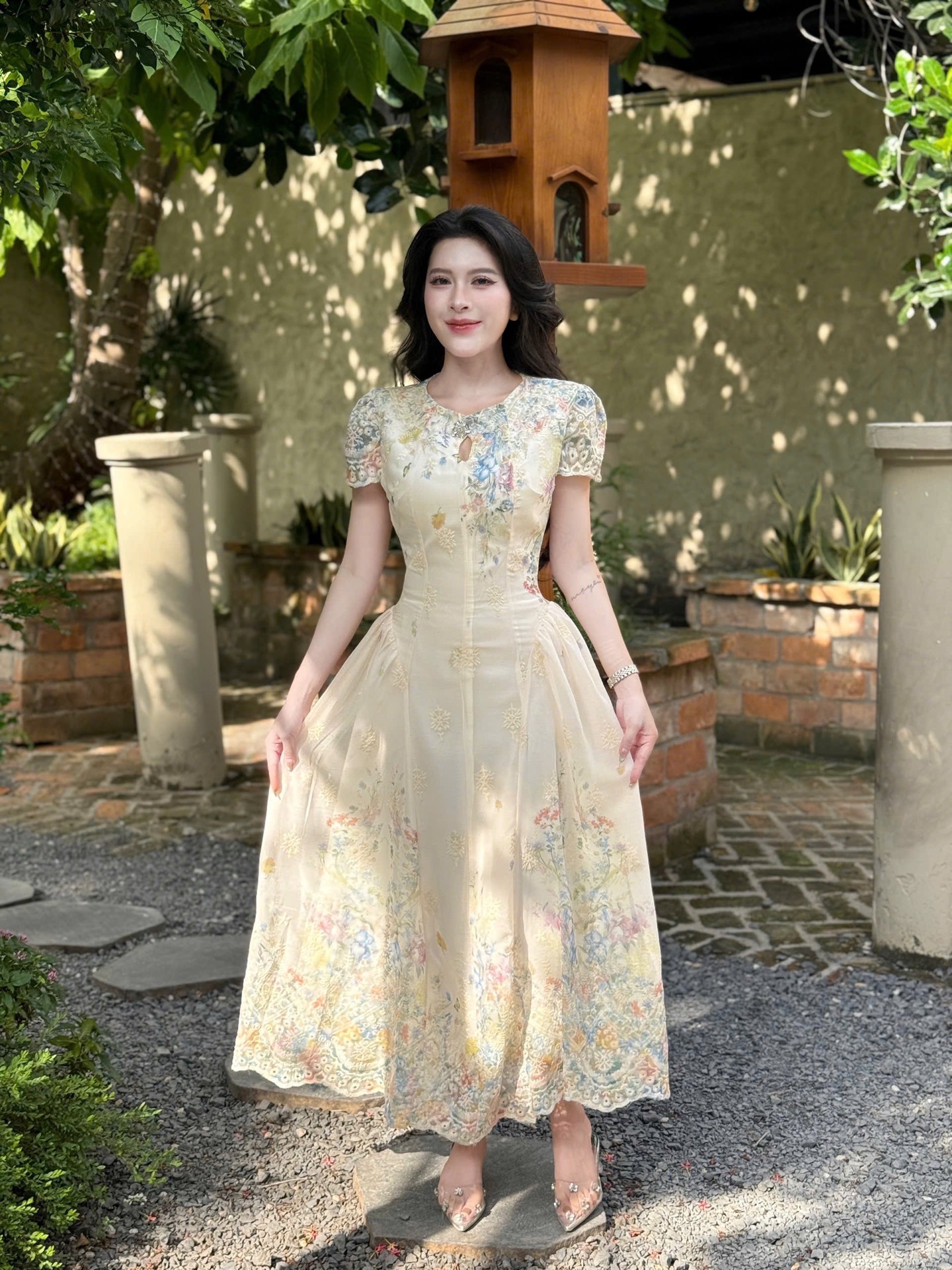 Đầm thiết kế xoè tay phồng hoa nhẹ nhàng
