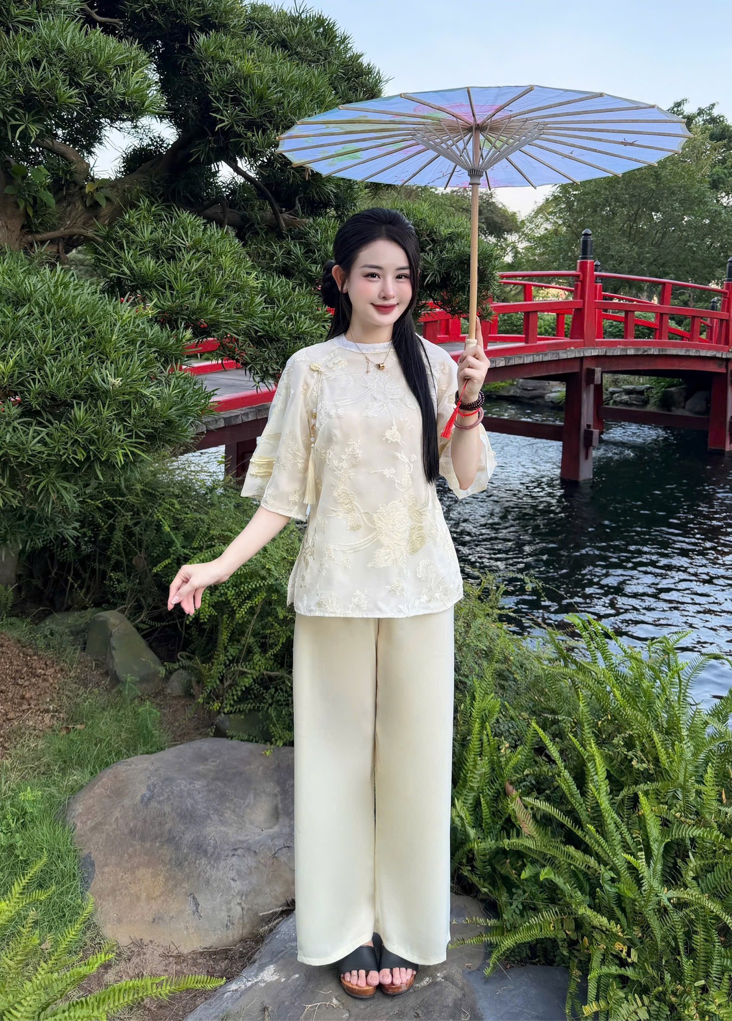 Lam cổ viền tròn gấm thêu cao cấp