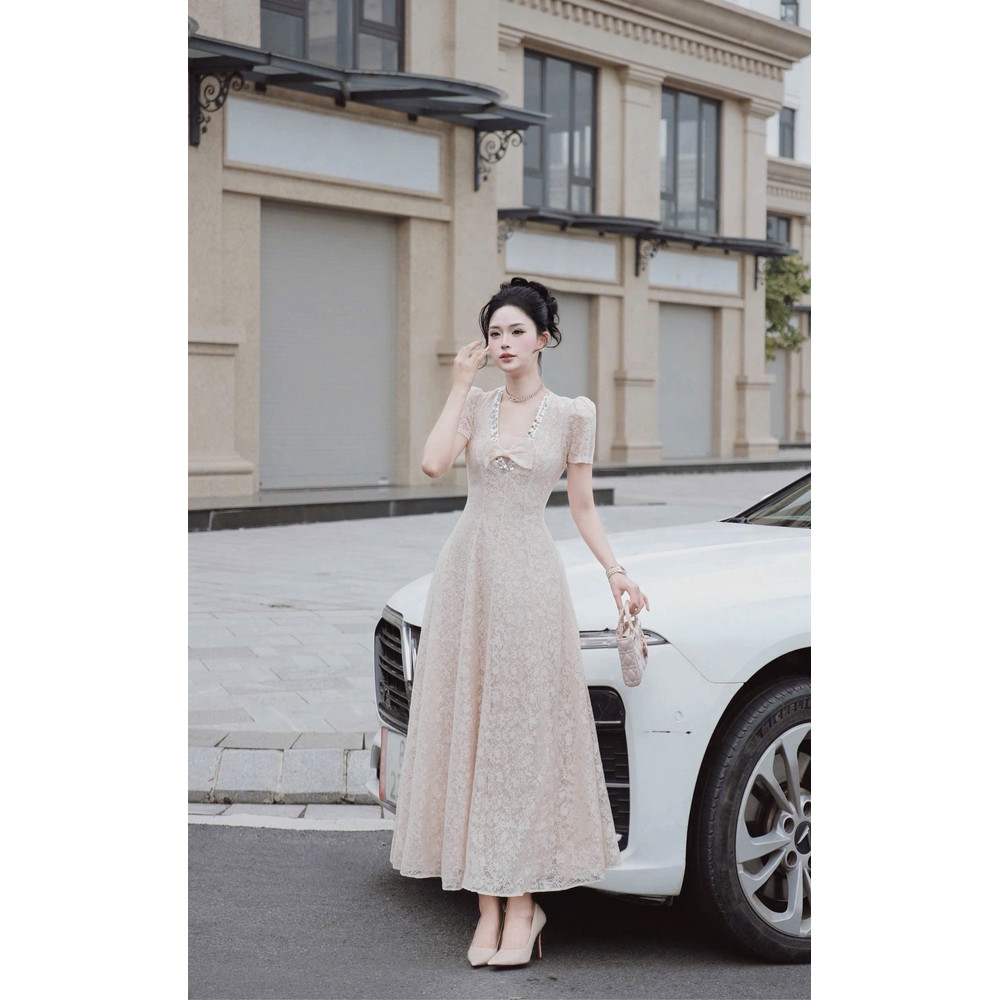 Đầm thiết kế cổ V đính đá ren cao cấp